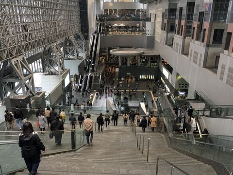 京都站大階段的人流